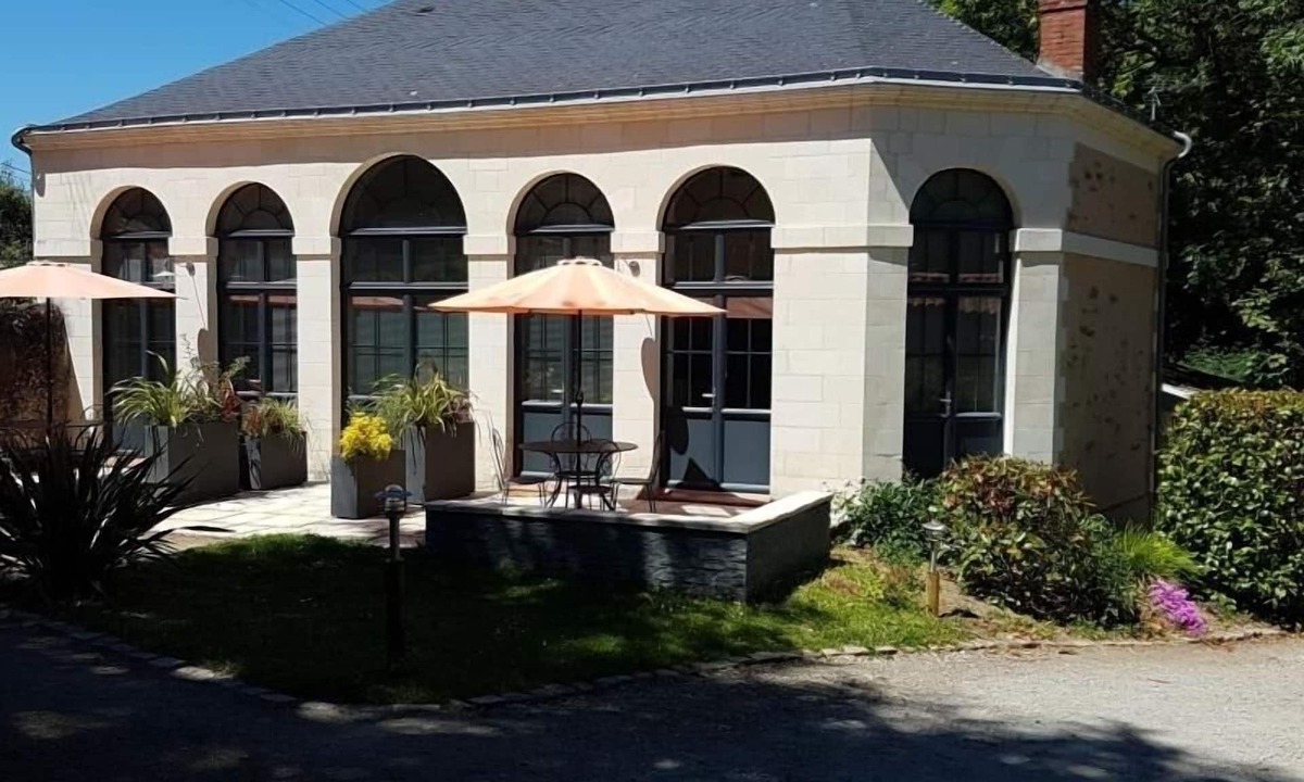 Saint-Sebastien-sur-Loire Cottage | Urban Retreat: Charming Gîte with Private Terrace, Nearby Nantes, Parking, and Bikes Available