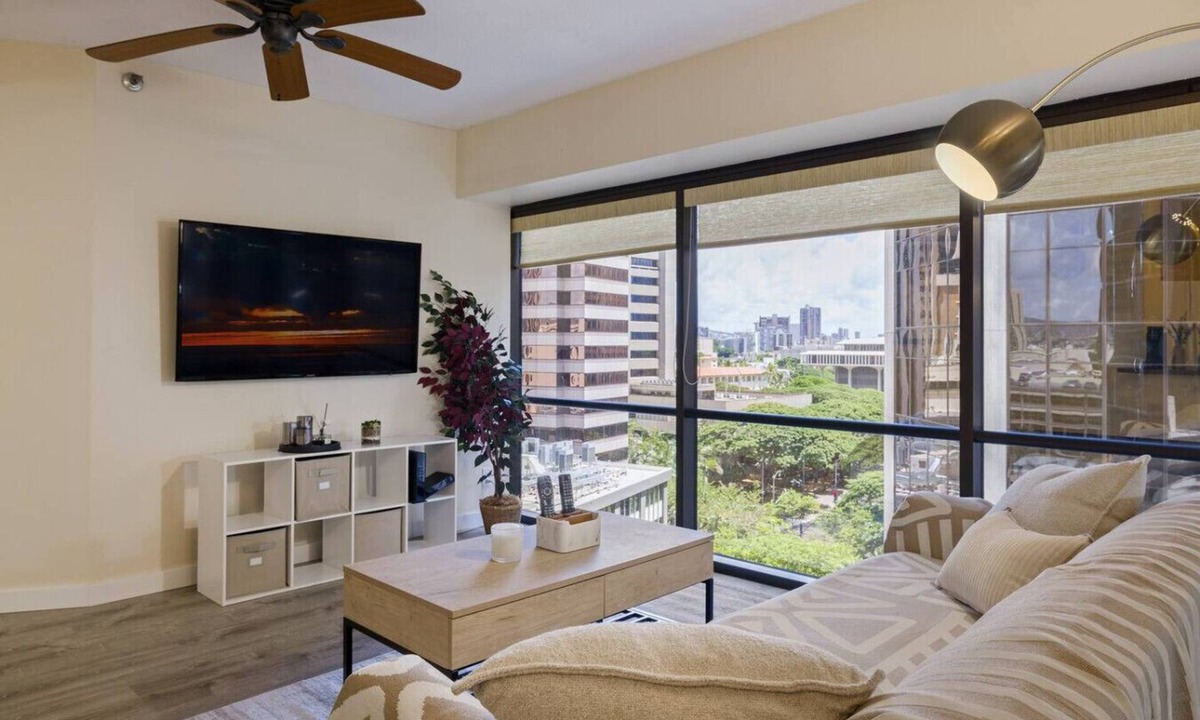 Downtown Honolulu Apartment | Urban Paradise with a Complimentary Parking