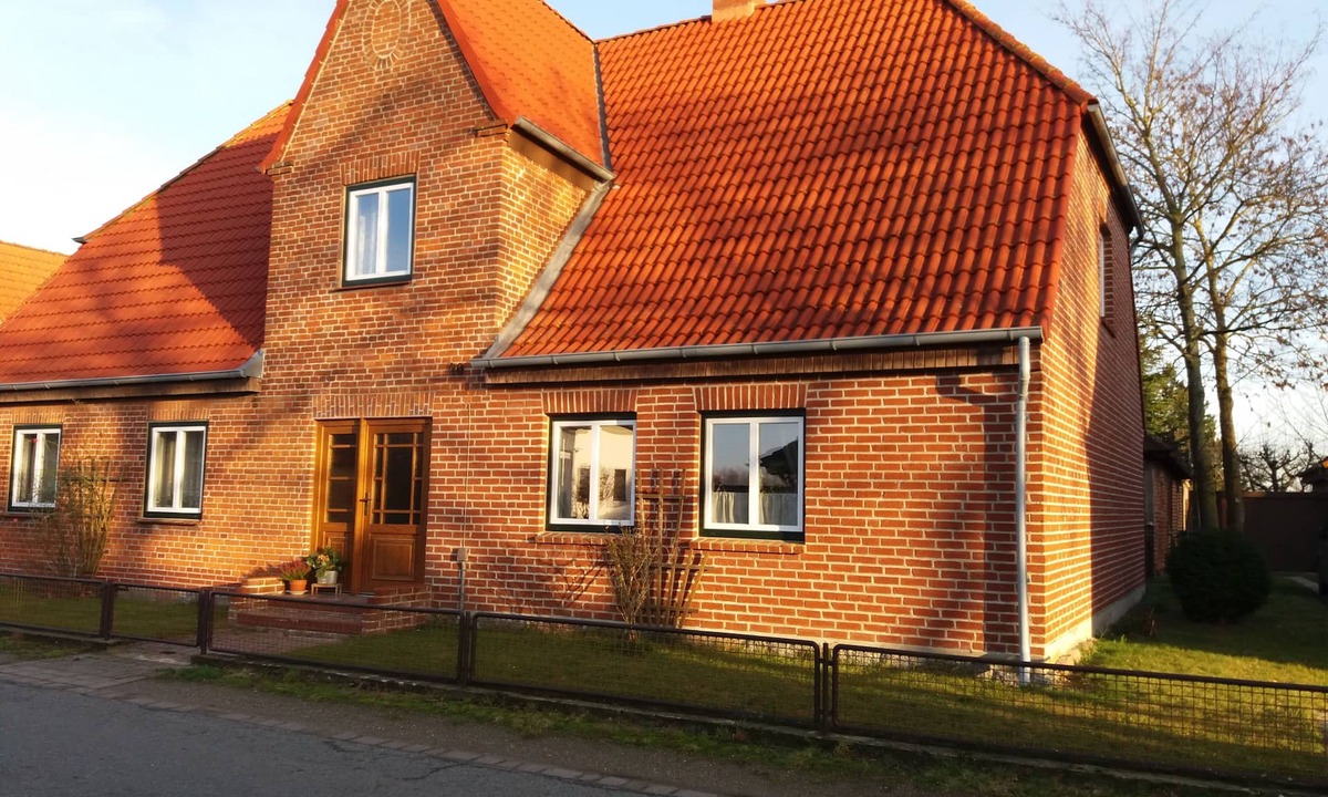 Dannau House | Vacation home "Igelnest" quiet, garden, near Weissenhäußer beach