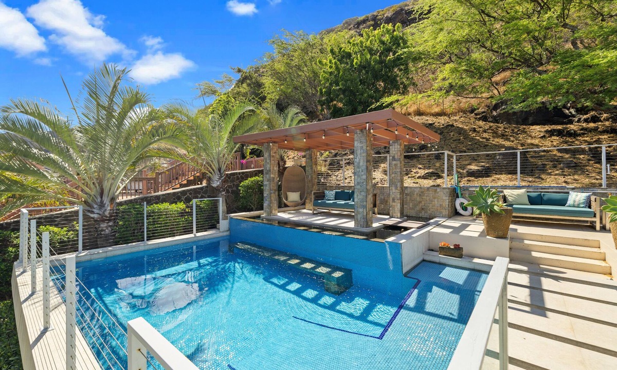 Hawaii Kai Villa | Villa Luana – Saltwater Pool Retreat with Mountain Views , Near Sandy Beach