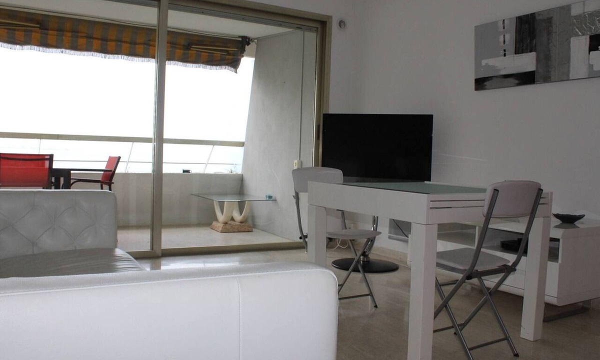 Villeneuve Loubet Beach Apartment | Villeneuve-Loubet: Apartment with Terrace, Air Conditioning and Garage