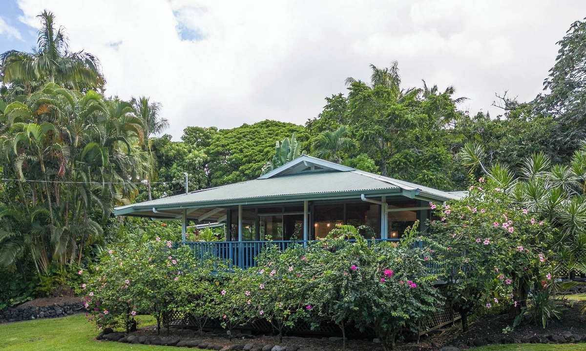 Kehena Beach Estates House | Vintage Hawaii Home 1 Minute Walk To Kehena Beach