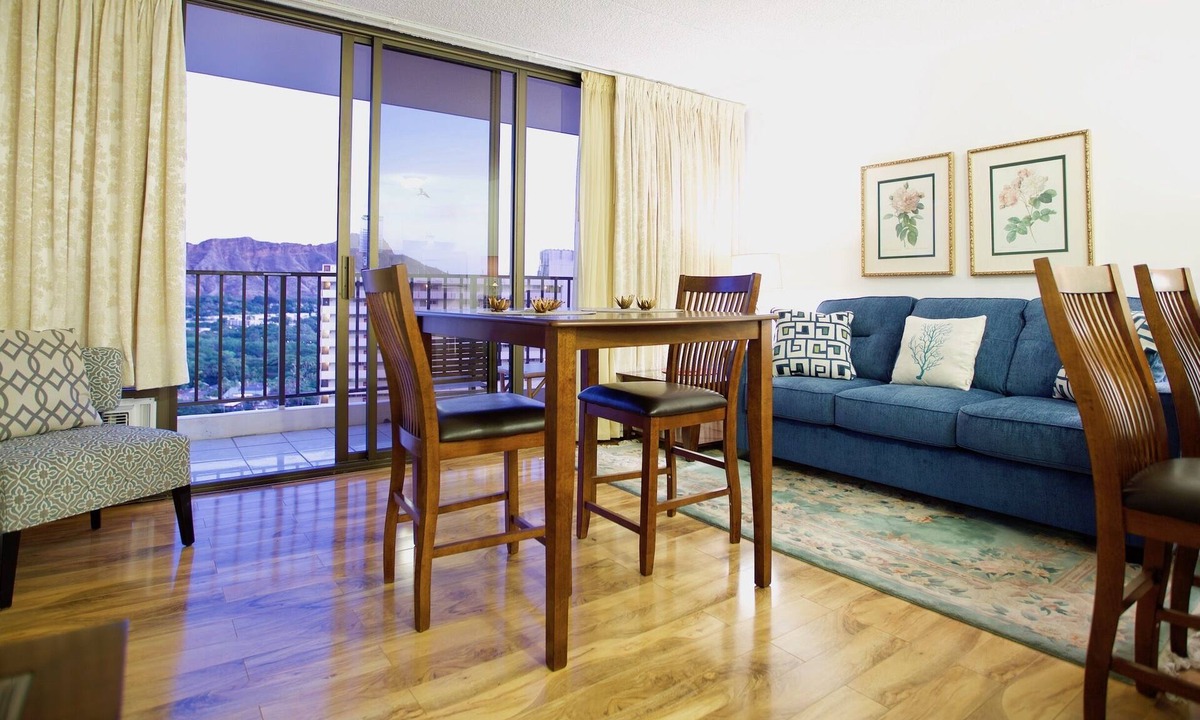 Waikiki Apartment | Waikiki Banyan Hi Fl-King& Full- Diamond Head & Ocean-Free Parking - Walk 2 bch.