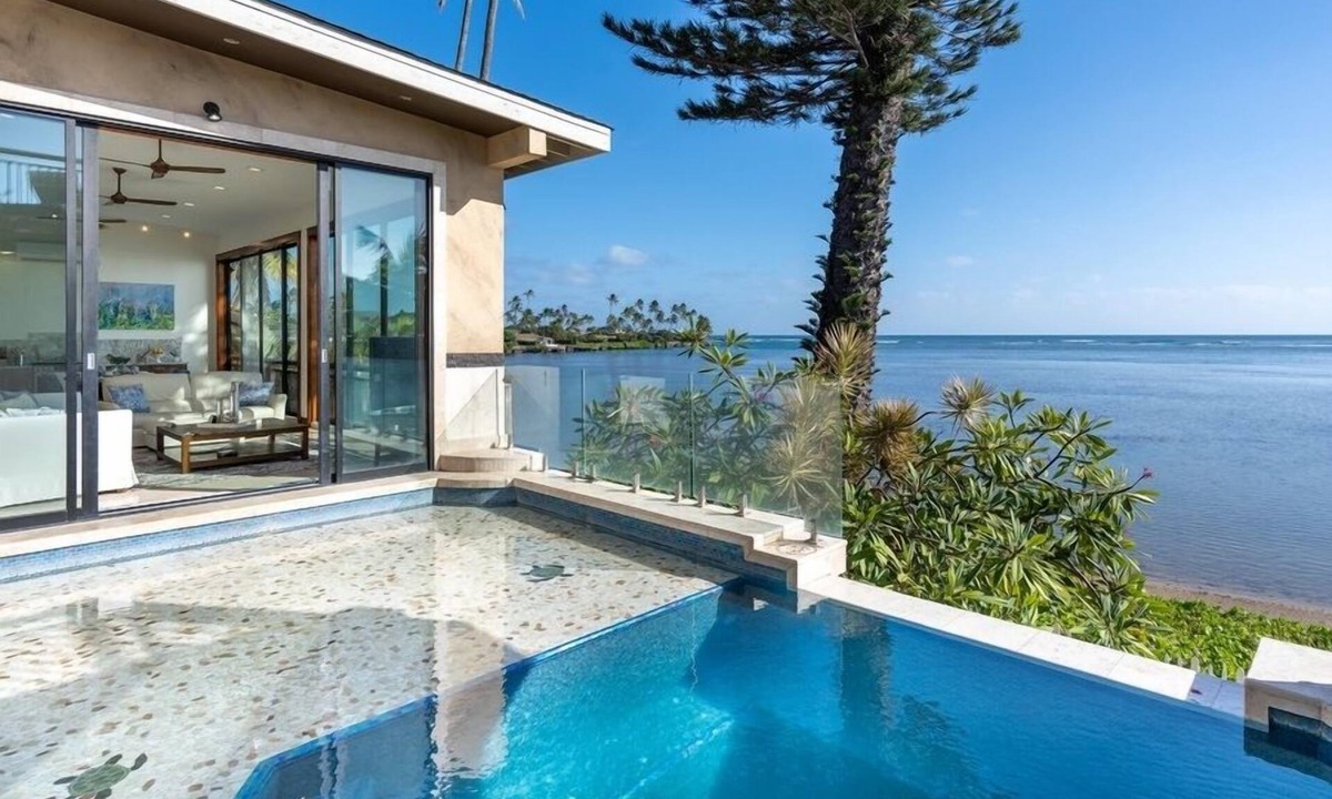 Kuliouou - Kalani Iki House | Wailupe Seaside 6BR by Gather: Beachfront w/Luxury Guest House