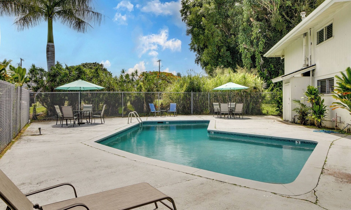 Hilo Condo | Walk to Dining & Local Markets! Hilo Getaway