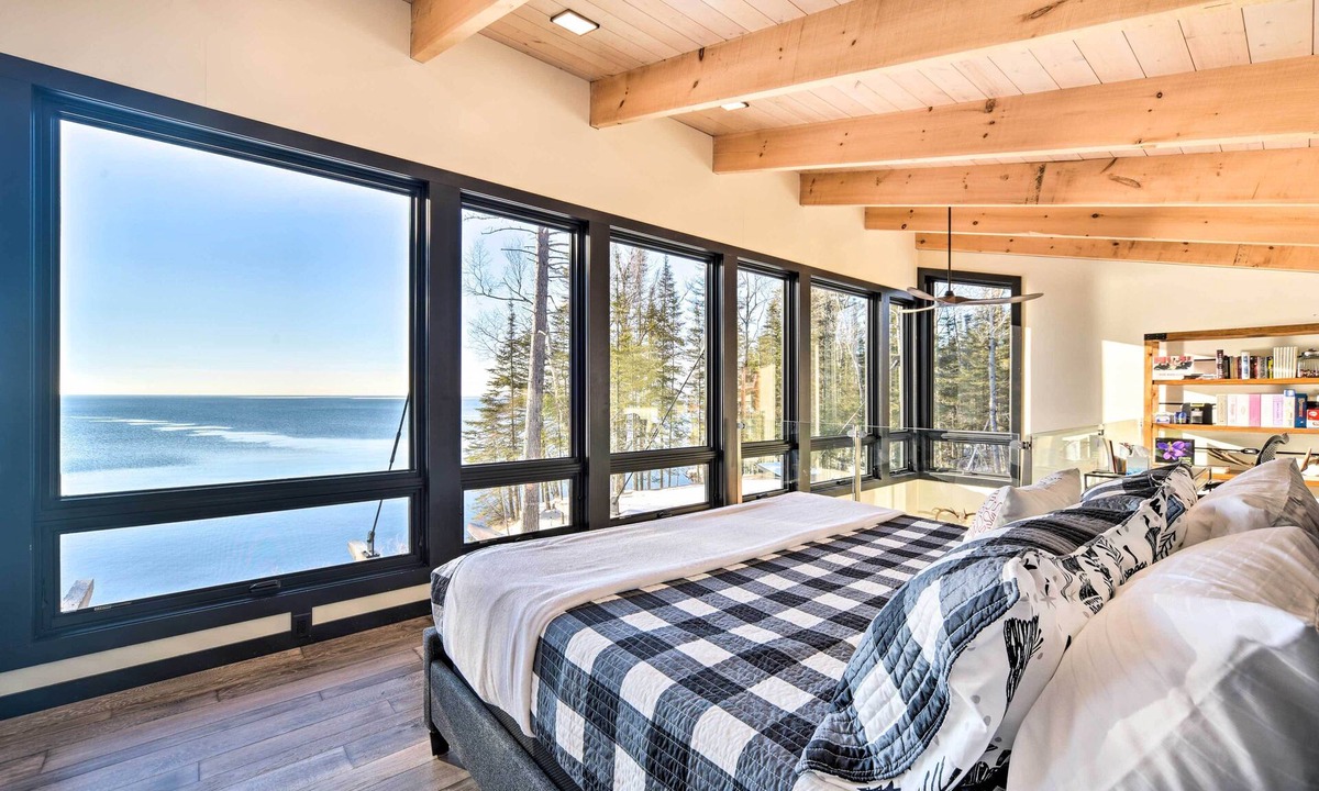 Two Harbors Cabin | Waterfront Lake Superior Cabin: Fire Pit & More!