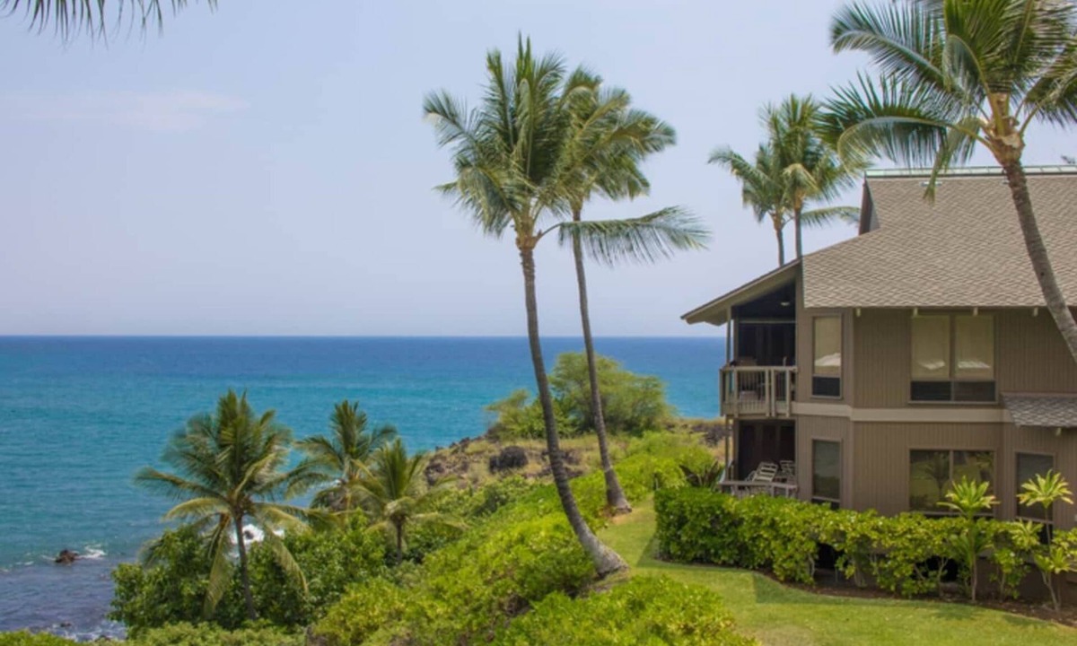 Kahaluu-Keauhou Condo | Wonderful Kona oceanfront 5 bedrooms for 12!