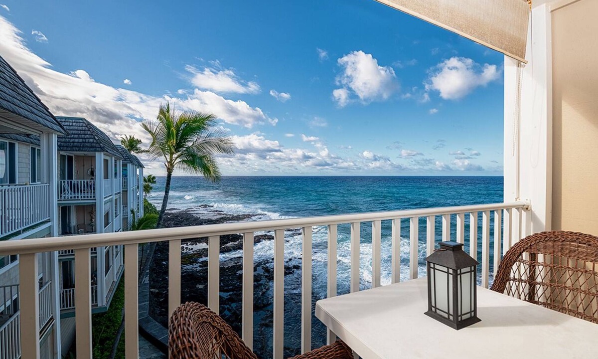 Historic Kailua Village Condo | Wonderful Oceanfront Condo 🌊 Spectacular Views From The Lanai! 🏄‍♀️ Hale Kona Kai 408