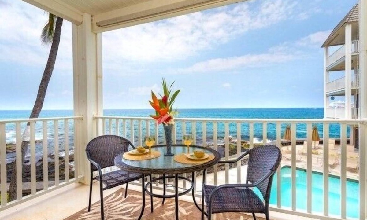 Historic Kailua Village Condo | 🌊 Wonderful Oceanfront Condo Newly Renovated! 🌅 - Hale Kona Kai 206