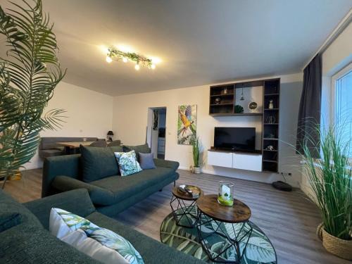Ostorf Apartment | Zuarin Schlossblick - Ganzes Apartment direkt am Schlossgarten von Schwerin mit Dschungel-Feeling - Parkplatz auf Anfrage vorhanden