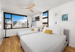 17FL Fully Renovated, 5 mins to Beach with Parking