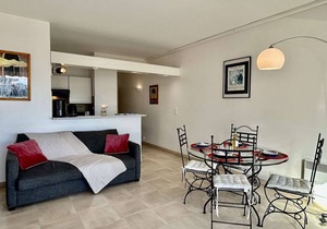 2-Room Apartment with Air Conditioning, Sleeps 4, 100m from the Beach