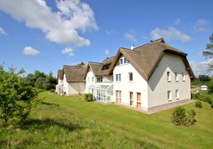 2-room vacation apartment close to the beach with balcony - Strandhaus Mönchgut FeWo 10 in Mönchgut OT Lobbe