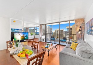 36Fl Sky-high retreat with ocean views & beach access