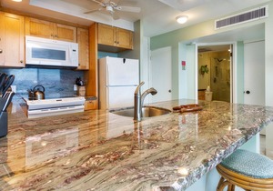Amazing Oceanfront Condo 🤿 Fresh Island Flavor in Style and Comfort!🐠 - Hale Kona Kai 306