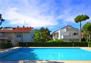 Holiday apartment with pool in Lignano Pineta