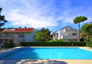 Holiday apartment with pool in Lignano Pineta