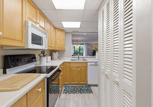 Multi Level, Island Club, Oceanfront Complex, Great Amenities, Lagoon View, Balcony, Pool, Tennis in Hilton Head Island