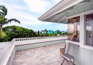 Penthouse Living in Beautiful Lanikai – 2 Bedrooms, 1 Bathroom, Ocean Views