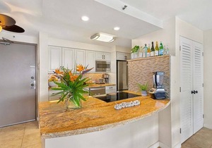 Remodeled Maui OceanFront 2BD w Ocean Views Valley Isle 208