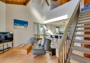 Top-Floor Kailua Bay Resort Condo w/Ocean Views!