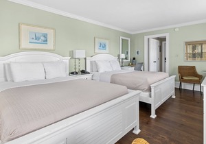 Tranquil House Inn - Downtown Waterfront Manteo - 2 Queens Premium Room 23 in Manteo