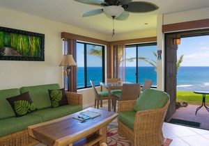 Views, romantic and private with king bed, ground floor convenience