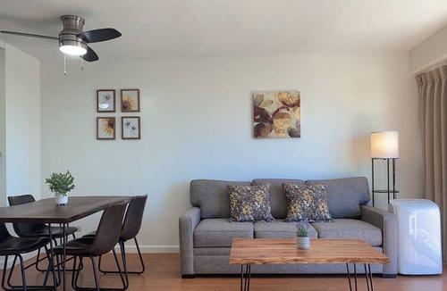 McCully - Moiliili Apartment | 05 FREE Parking/10 min beach/2br-Waikiki/Ala Moana
