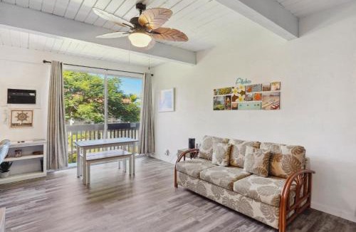 Historic Kailua Village House | < 1 Mi to Beach + Town! Airy Kailua-Kona Condo