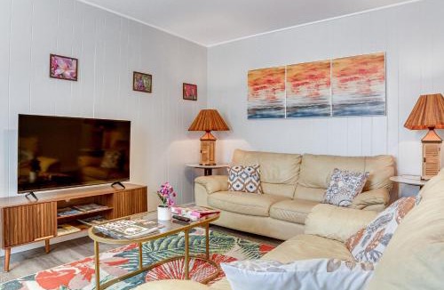 Hilo House | < 1 Mi to Dtwn Hilo: Comfy Condo w/Pool Access