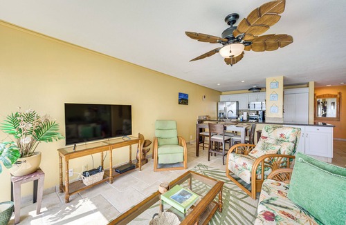 Kailua-Kona Condo | 1 Mi to Magic Sands: Waterfront Big Island Condo