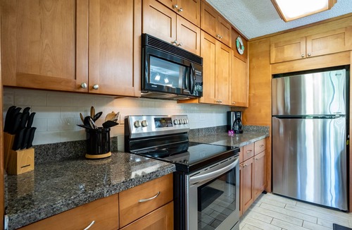 Kihei Condo | 10% OFF AUGUST 7nt stays. Remodeled Kihei Oceanfront Property, AC, Pool & BBQ