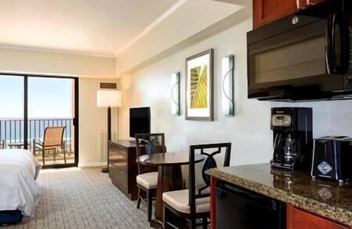 Waikiki Resort | 2/2 HGVC Hawaiian Village Beachfront Resort & Spa