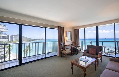 Waikiki Hotel | 2 Awesome Units, Just Steps to the Beach, Pool, Dining, Spa, Diamond Head