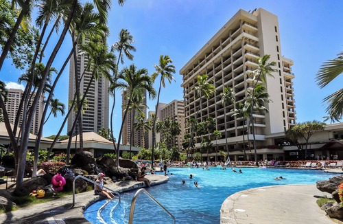 Waikiki Resort | 2 bedroom Ocean View Lagoon Tower by Hilton Grand Vacations