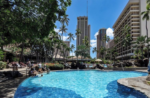 Waikiki Resort | 2 bedroom Oceanfront Lagoon Tower by Hilton Grand Vacations