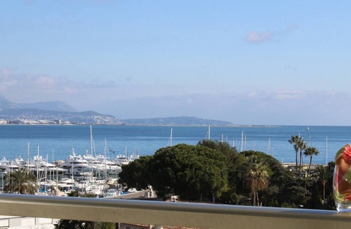 Villeneuve Loubet Beach Apartment | 2-room apartment, sleeps 4, air-conditioned with parking in Villeneuve-Loubet Plage