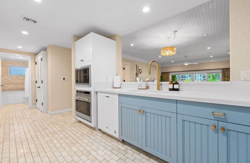 Kahuku Villa | 2 Villas in 1 | Oceanfront 3BR+Studio for 12