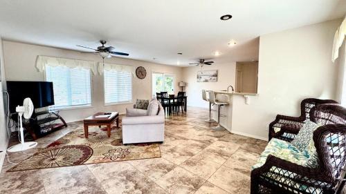 Keaau House | 2BR 1BA Blissful Orchard