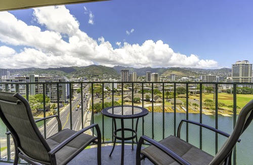 McCully - Moiliili Condo | 2BR Iconic Whale Building Condo with Free Parking & Beach Gear!