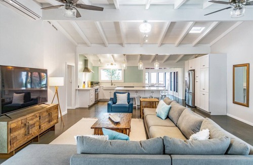 Kailua House | 3,200 sq ft House with Pool, 6 Bedrooms, walking distance to Kailua and Lanikai