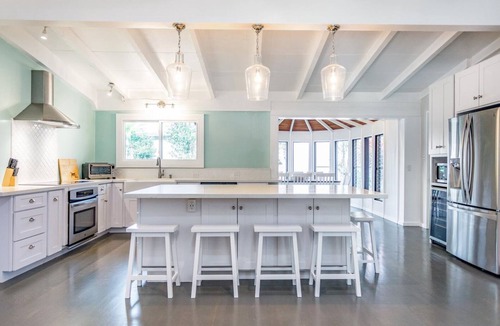 Kailua House | 3,200 sq ft House with Pool, 6 Bedrooms, walking distance to Kailua and Lanikai