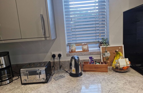 Wythenshawe House | 3 bed house, sleeps 5, near airport and town, outside parking free