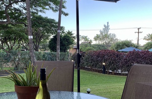 Kihei Condo | 3 minute walk to the beach! Close to restaurants/shops. Updated, clean with A/C