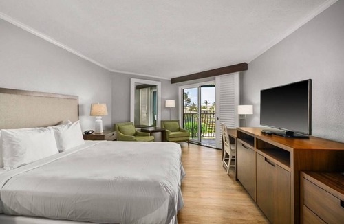 Hanamaulu Resort | 5-bedrooms at beachfront Outrigger Kauai Beach Resort. Multi-Unit Flexibility.