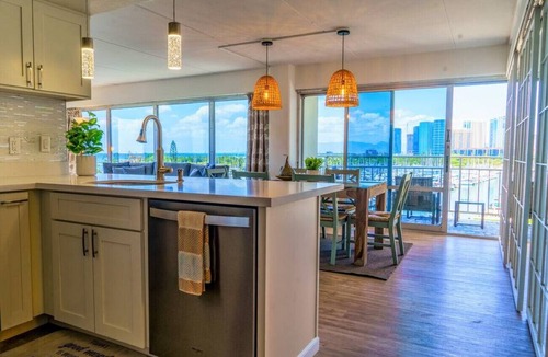 Waikiki Apartment | 643 · Beachfront Condo Ilikai Collection # 11. Sleeps 6.