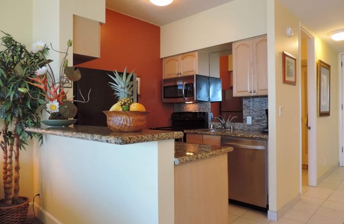 Historic Lahaina Front Street Condo | 6th FLOOR LAHAINA SHORES! JUST LISTED - SPECIAL LAST-MINUTE GETAWAY RATES!