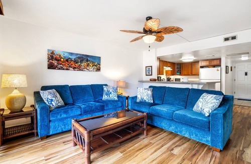 Kahaluu Bay Condo | 🏖️Across from Magic Sands Beach | Kona 2BR Condo w/AC, Lanai, Pool & Sauna
