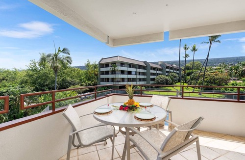 Kahaluu Bay Condo | 🏖️Across from Magic Sands Beach | Kailua-Kona Condo w/Central AC & Lanai