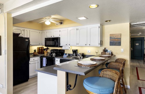 Kailua-Kona Condo | 🏖️Across from Oceanfront Pool | 1BR Kona Condo w/AC